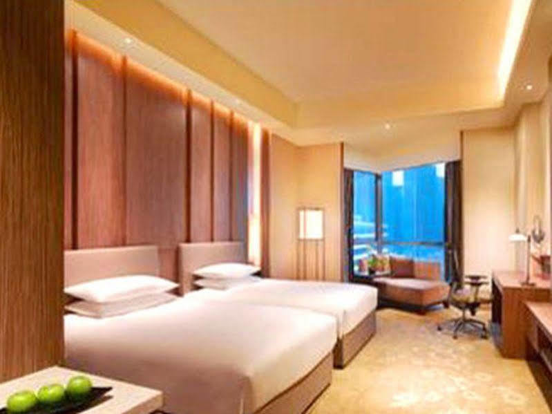 Отель Hyatt Regency Guiyang Гуйян Экстерьер фото